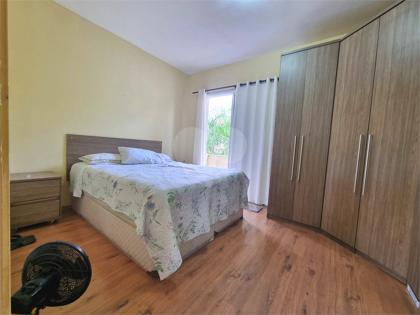 Casa à venda com 3 quartos, sendo 1 suíte, no condomínio Village St. Louis, São Paulo - SP