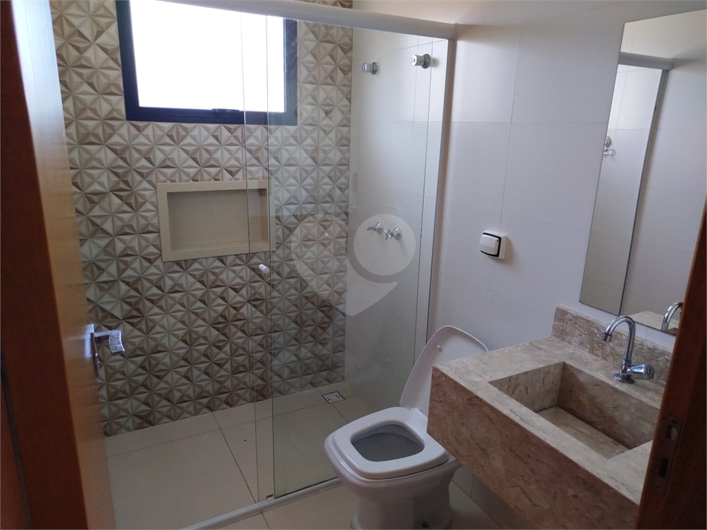 Sobrado à venda ou para alugar com 3 quartos, sendo 1 suíte, em Jardim do Lago, Atibaia, SP