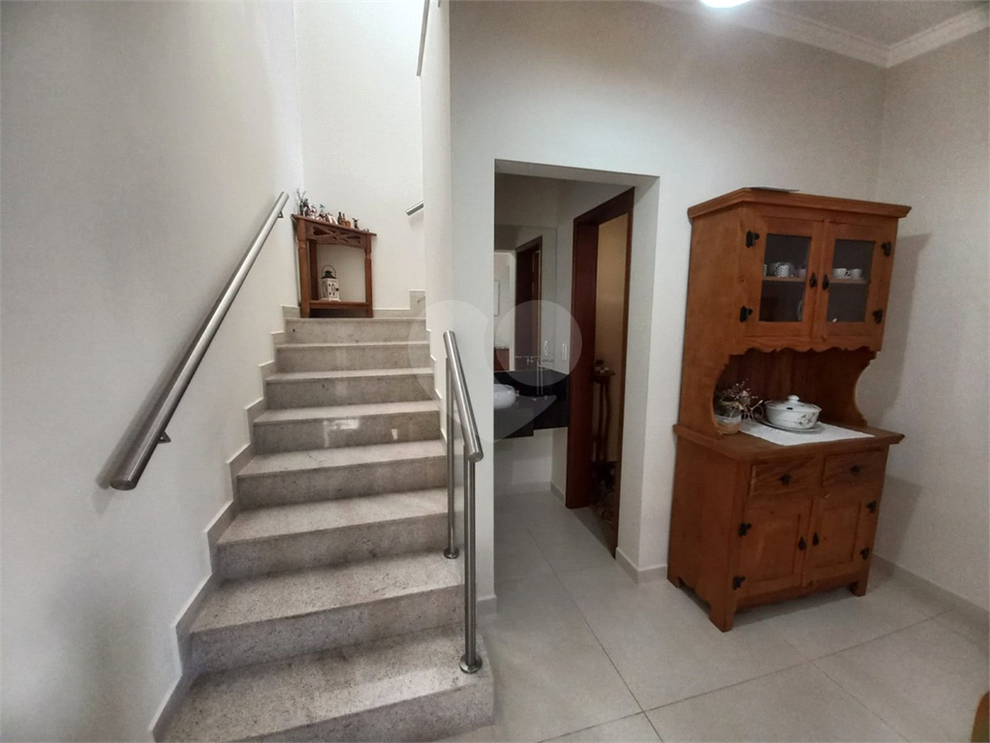 Casa à venda com 3 quartos, sendo 1 suíte, no condomínio São Domingos, Valinhos - SP