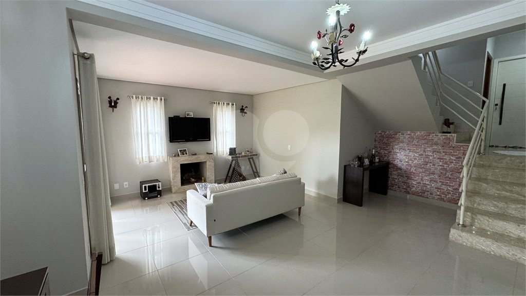Casa à venda com 3 suítes no condomínio Residencial Delle Stelle, Louveira - SP