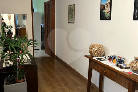 Casa à venda com 3 quartos, sendo 1 suíte, em Vila Mariana, São Paulo, SP