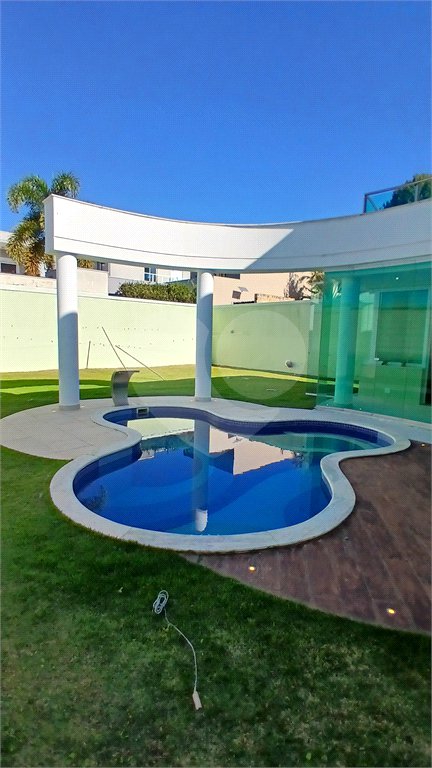 Casa à venda com 3 suítes no condomínio Figueira Garden, Atibaia - SP