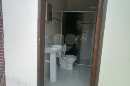 Casa à venda com 4 quartos, sendo 1 suíte,  no condomínio Village da Serra, Araçoiaba da Serra - SP