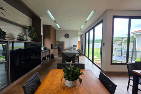 Casa à venda com 4 suítes no condomínio Residencial Jardim Primavera, Louveira - SP