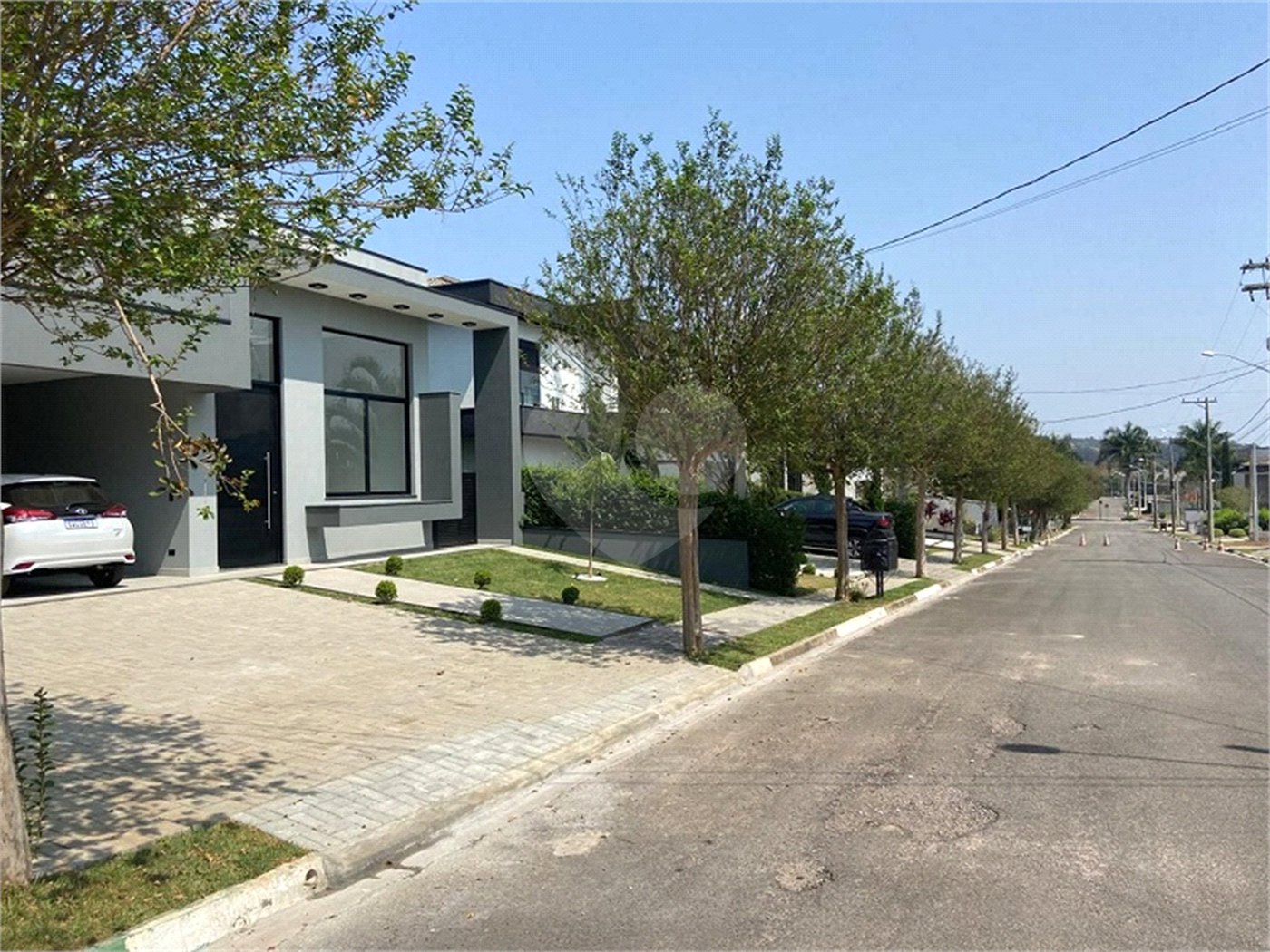 Casa à venda com 3 suítes no condomínio Shambala II, Atibaia - SP