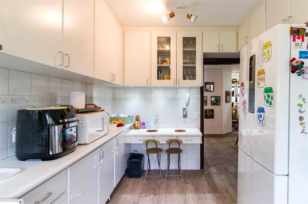 Apartamento à venda com 3 quartos, sendo 1 suíte,  em Vila Andrade, São Paulo, SP
