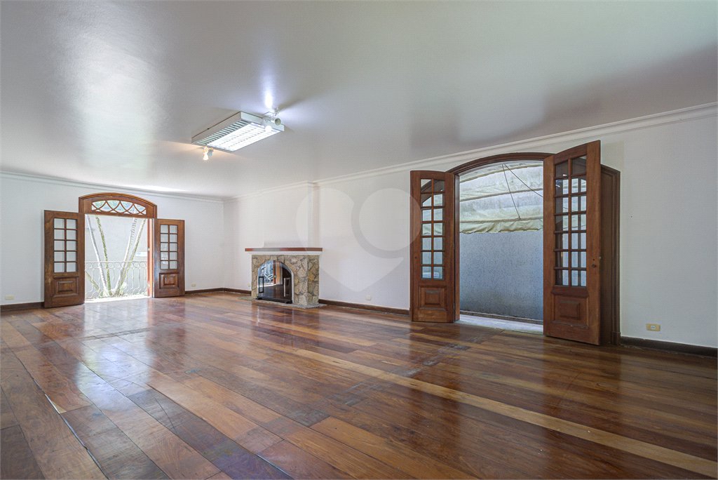 Casa à venda com 5 quartos, sendo 3 suítes, em Alto da Boa Vista, São Paulo, SP