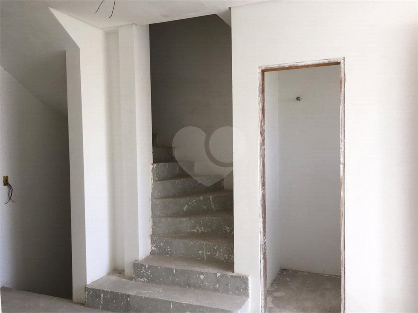 Casa à venda com 4 quartos, sendo 3 suítes,  em Vila Monumento, São Paulo, SP