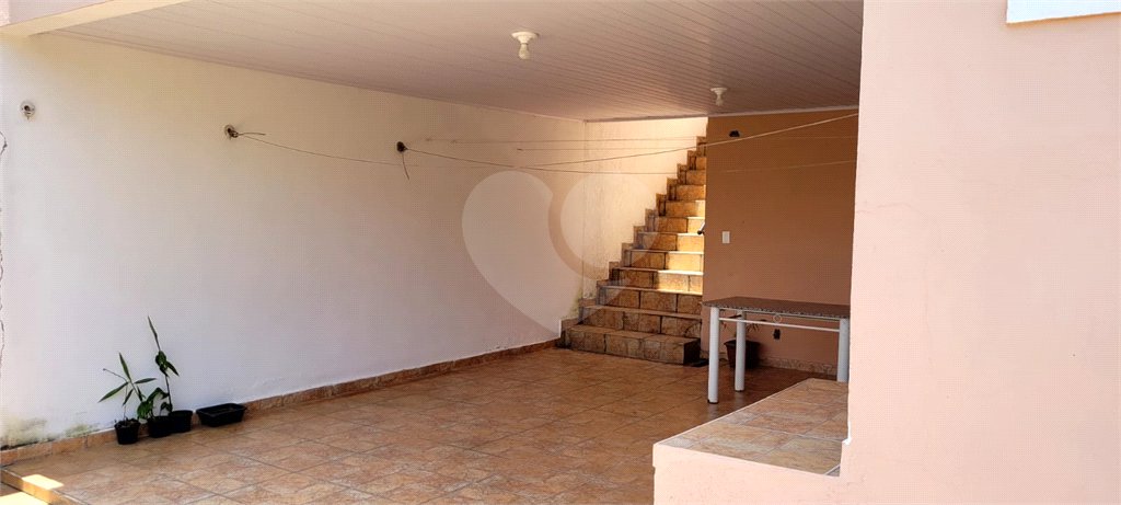 Casa à venda com 3 quartos, sendo 1 suíte,  no Centro, Guararema, SP