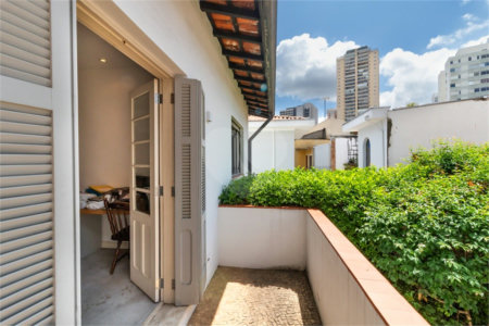 Casa à venda com 4 quartos, sendo 1 suíte, em Jardim Novo Mundo, São Paulo, SP