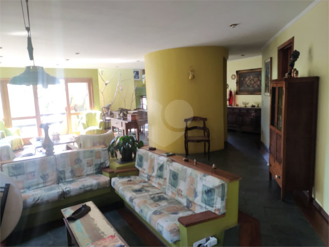 Sobrado à venda com 4 quartos, sendo 1 suíte,  em Chácara Monte Alegre, São Paulo, SP