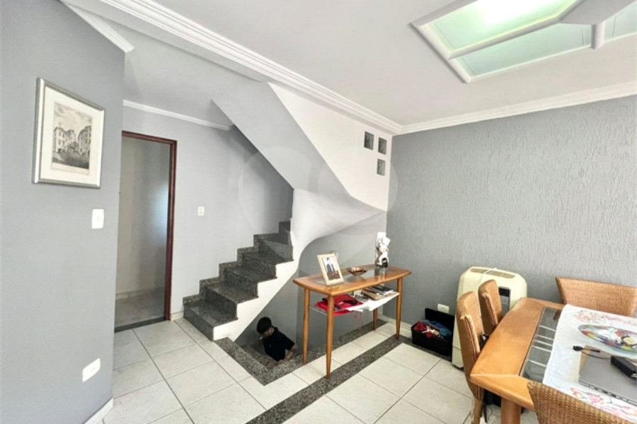 Casa à venda com 3 quartos, sendo 1 suíte, no condomínio Heráclito Graça, São Paulo - SP