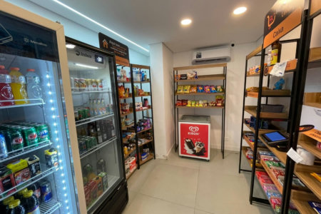 Apartamento 2 dormitórios (1 suíte), porteira fechada, 1 vaga demarcada, no José Menino, Santos