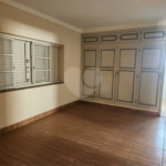 Sobrado à venda com 4 quartos, sendo 1 suíte, no Centro, Araraquara, SP