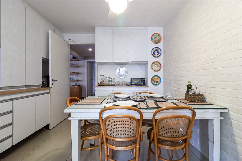 Apartamento à venda com 4 quartos, sendo 2 suítes, em Moema, São Paulo, SP