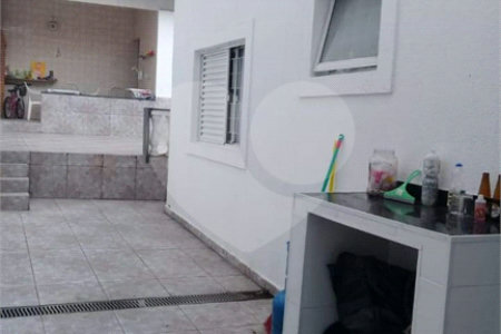 Casa à venda com 4 quartos, sendo 1 suíte, em Parque Santa Rosa, Suzano, SP