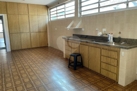 Sobrado à venda com 4 quartos, sendo 1 suíte, em Jardim Japão, São Paulo, SP