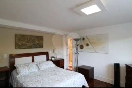 Casa à venda com 5 suítes no condomínio Parque Arco Iris, Atibaia - SP