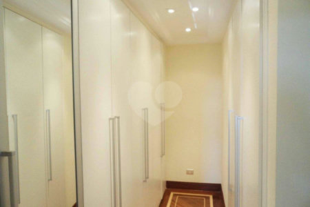 Casa à venda com 5 suítes em Jardim Leonor, São Paulo, SP