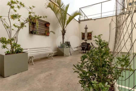 Apartamento à venda com 3 quartos, sendo 1 suíte,  em Moema, São Paulo, SP