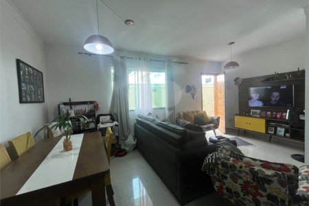 Casa à venda com 3 quartos, sendo 1 suíte,  no condomínio Capigaí, São Paulo - SP