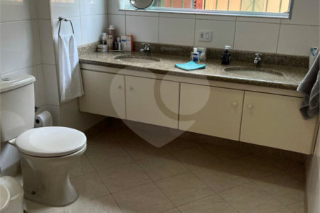 Casa à venda com 3 quartos, sendo 1 suíte, em Vila Mariana, São Paulo, SP