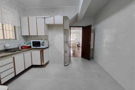 Sobrado à venda com 3 quartos em Vila Romana, São Paulo, SP