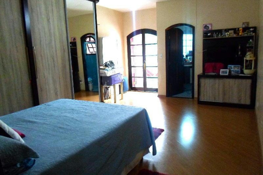 Sobrado à venda com 3 suítes em Vila Galvão, Guarulhos, SP