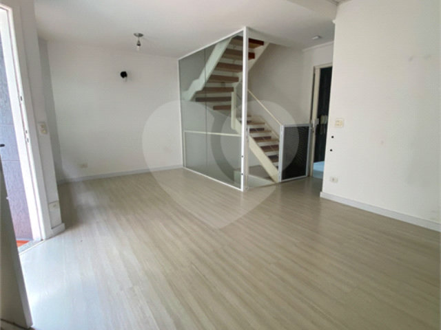 Casa à venda com 3 quartos, sendo 1 suíte,  no condomínio Village Santa Cecilia, São Paulo - SP