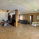 Casa à venda com 5 quartos, sendo 3 suítes, no condomínio Santa Teresa 1, Vinhedo - SP