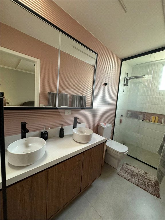 Casa à venda com 3 quartos, sendo 1 suíte, no condomínio Residencial Vegas, São Paulo - SP