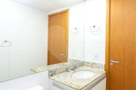 Apartamento à venda com 2 quartos, sendo 1 suíte, em Praça da Bandeira, Rio de Janeiro, RJ