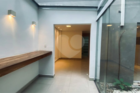 Casa à venda com 3 suítes no condomínio Vilas 2, São Paulo - SP