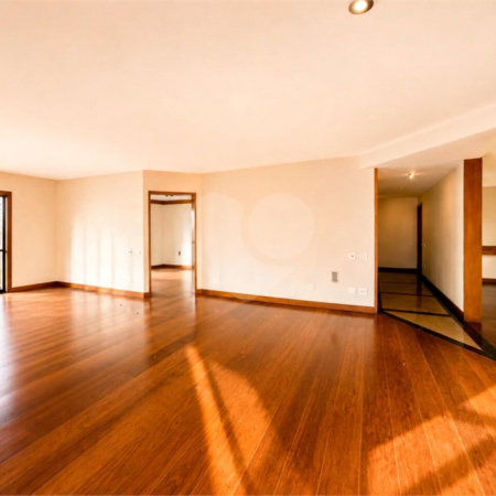 Apartamento à venda com 3 suítes em Moema, São Paulo, SP