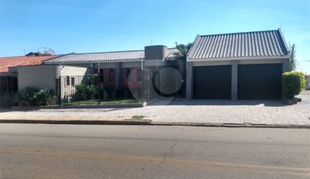Casa à venda com 3 quartos, sendo 1 suíte, no Centro, Itapetininga, SP