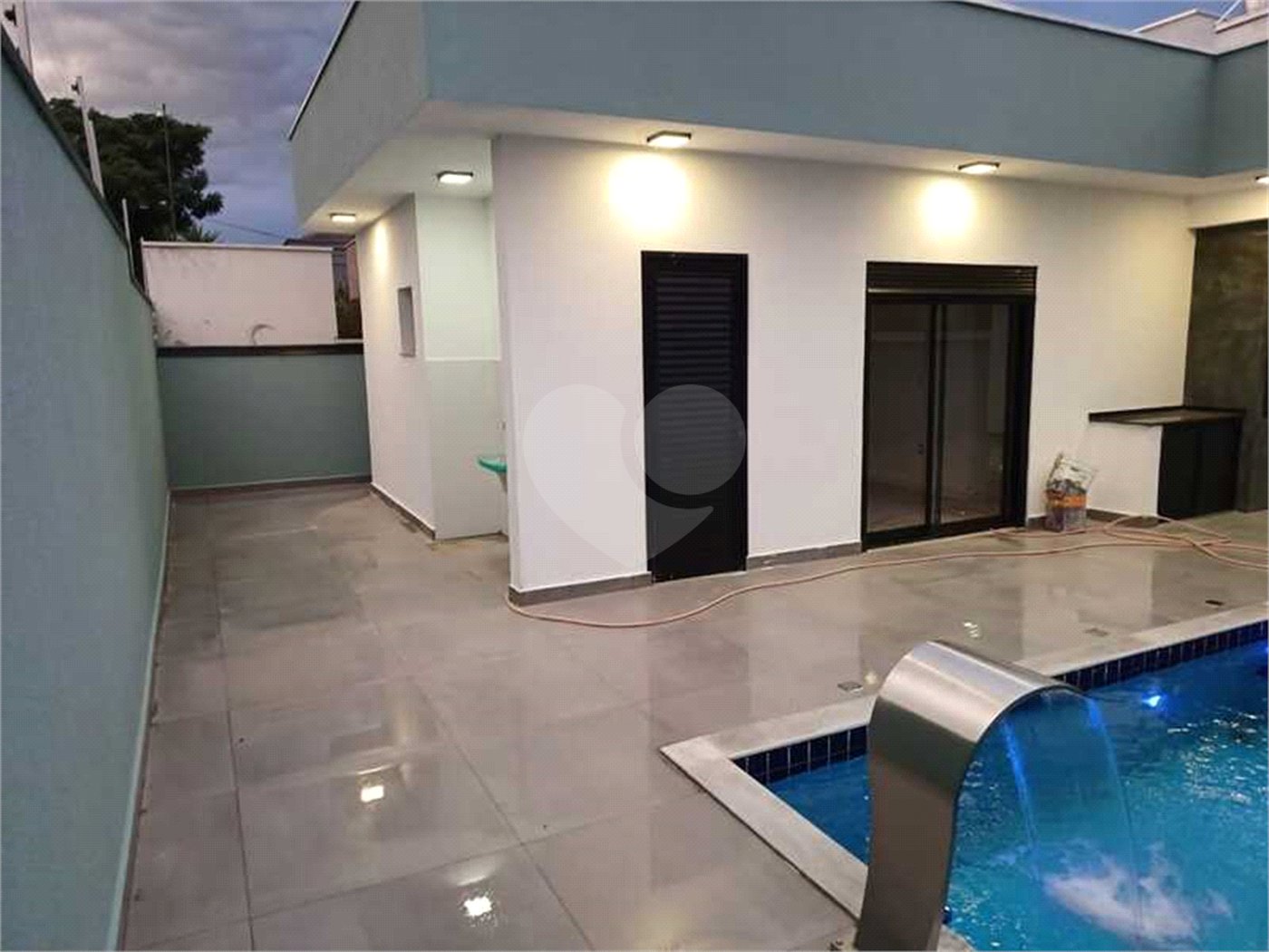 Casa à venda com 3 suítes no condomínio Residencial Alto de Itaici, Indaiatuba - SP