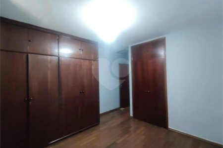Sobrado à venda com 3 quartos, sendo 1 suíte, em Chácara Santo Antônio, São Paulo, SP
