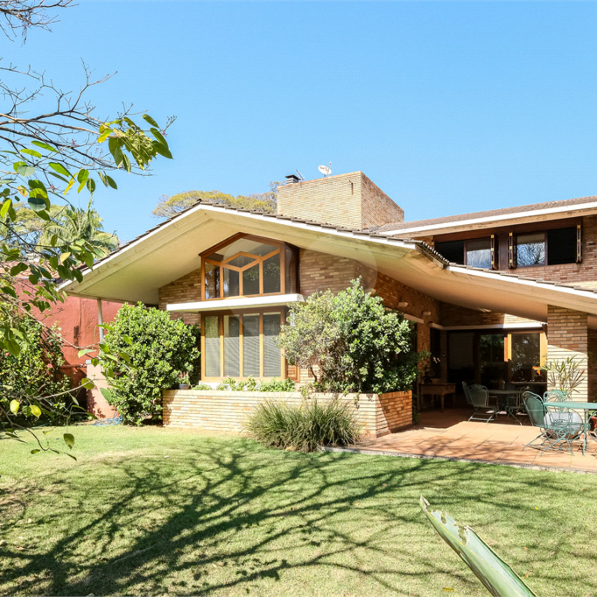 Casa à venda com 4 quartos, sendo 2 suítes, em Jardim Cordeiro, São Paulo, SP