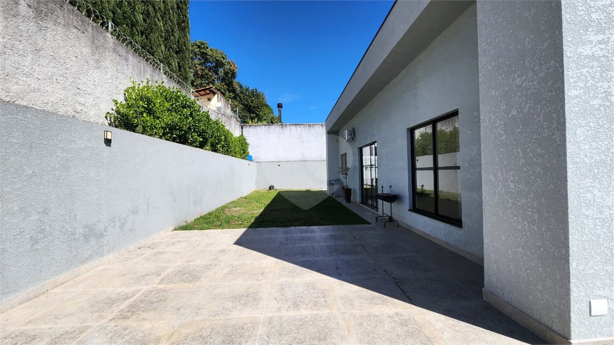 Casa para alugar com 3 quartos, sendo 1 suíte, no condomínio Chácaras Brasil, Atibaia - SP
