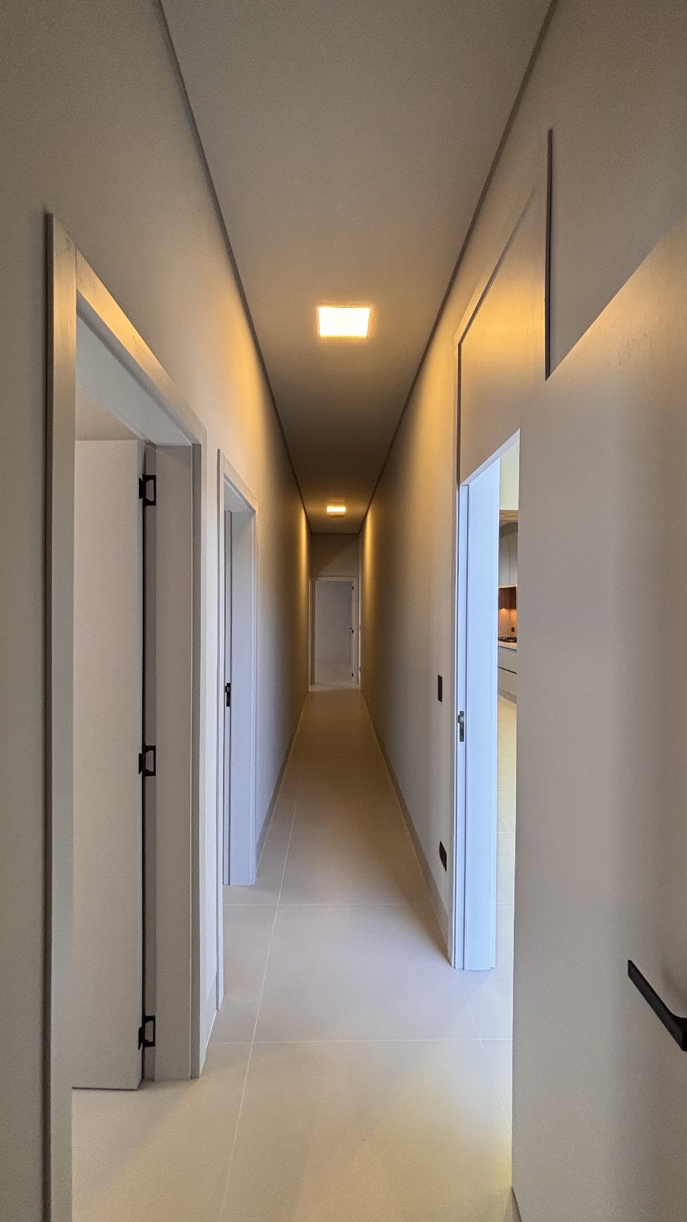 Casa à venda com 4 quartos, sendo 2 suítes, no condomínio Residencial Damha Belvedere, Presidente Prudente - SP