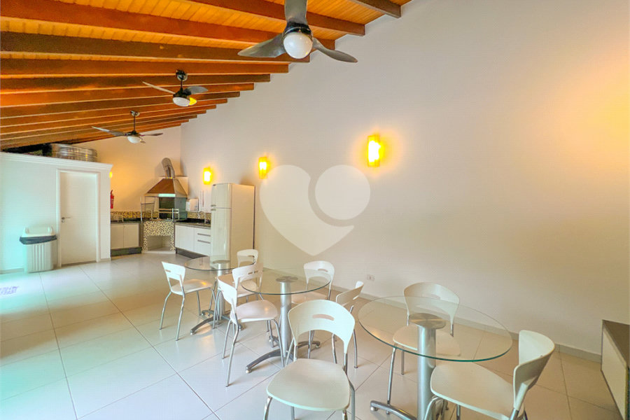 Casa à venda com 3 quartos, sendo 2 suítes, no condomínio Floradas da Serra, São Paulo - SP