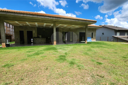Casa à venda com 3 suítes no condomínio Residencial Jardim Primavera, Louveira - SP