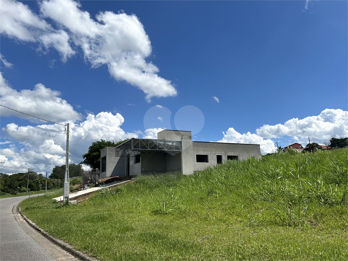 Casa à venda com 3 suítes no condomínio Residencial Jequitiba, Jacareí - SP