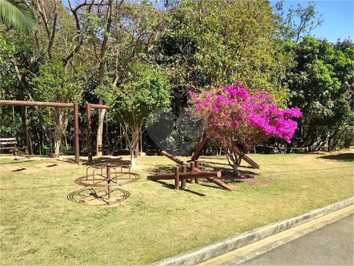 Terreno à venda com 1 suíte no condomínio Picollo Villaggio, Louveira - SP