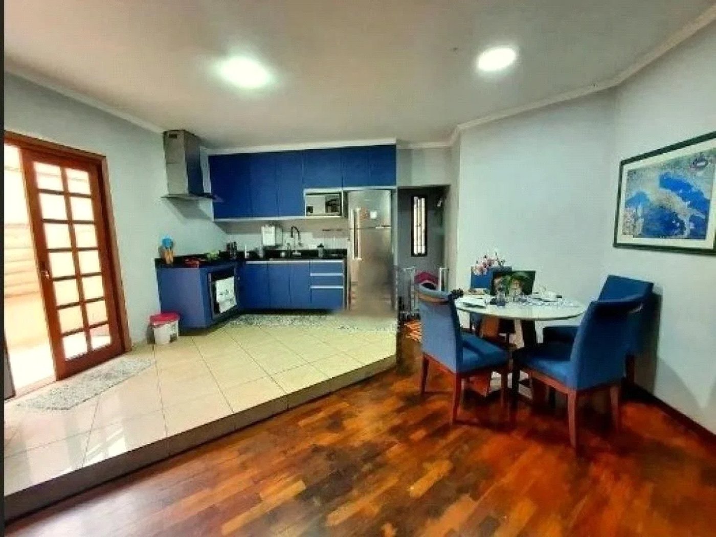 Sobrado à venda com 230m², 5 vagas e churrasqueira no Jardim Ester
