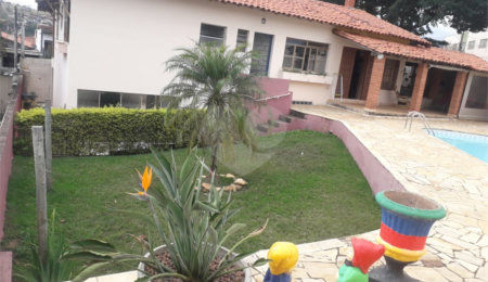 Casa à venda com 3 quartos, sendo 1 suíte, no Centro, Socorro, SP