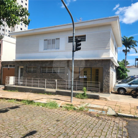 Sobrado à venda com 4 quartos, sendo 1 suíte, no Centro, Araraquara, SP