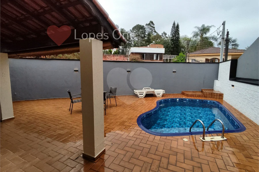 Casa à venda com 3 quartos, sendo 2 suítes, no condomínio Filipe de Vitry, São Paulo - SP