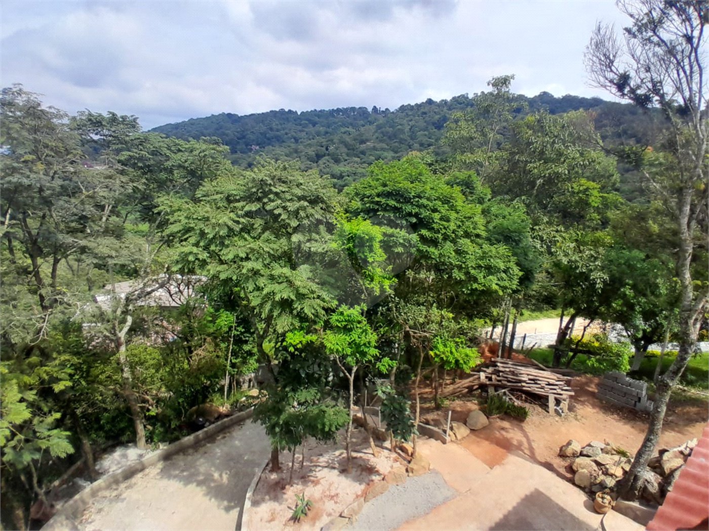 Sobrado à venda com 3 quartos, sendo 1 suíte, em Serra da Cantareira, Mairiporã, SP