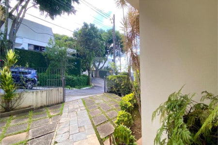 Sobrado à venda com 4 quartos, sendo 1 suíte,  em Jardim São Bento, São Paulo, SP